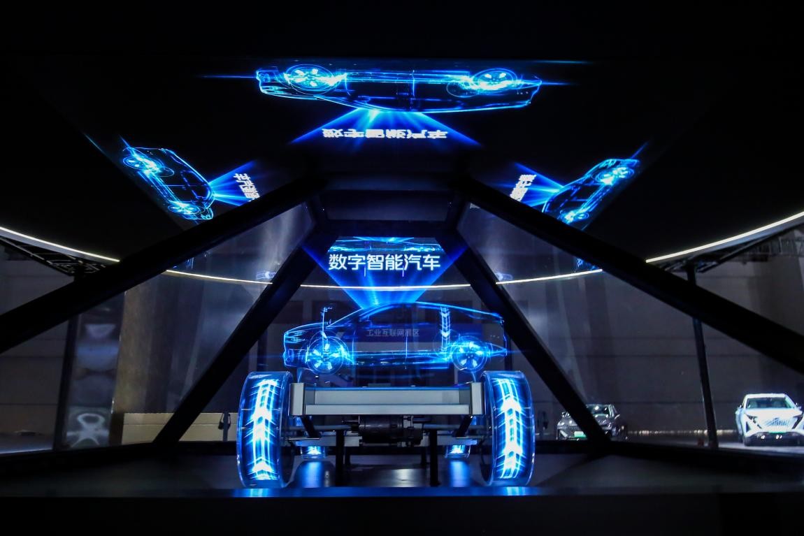 “盲猜”海报玩悬念，长安汽车要搞什么大事？