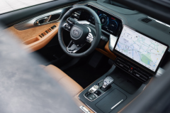 智能化时代下，这台高端SUV却在专注用户体验？